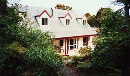 Welcome to Rakiura Lodge, Stewart Island.  Rakiura Lodge, Stewart Island offers self-catering lodge accommodation and is located on beautiful Stewart Island at the southern tip of New Zealand. Rakiura, the Maori name for Stewart Island, means 'Land of the Glowing Skies'. Rakiura Lodge offers comfortable and relaxed self - catering accommodation from which you can enjoy the unique and beautiful environment of Stewart Island.